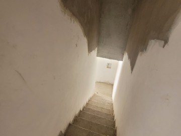 Escada que d acesso aos dormitrios no ultimo piso