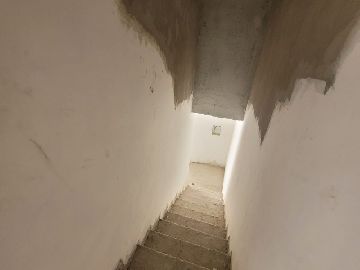 Escada que d� acesso aos dormit�rios no ultimo piso