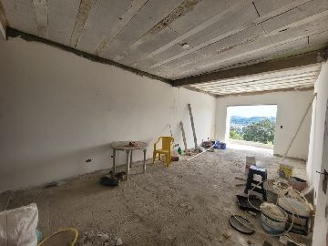 Sala da casa, grande e bem arejada