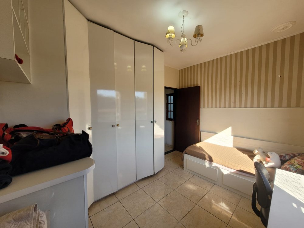 Segundo dormit�rio no andar de cima