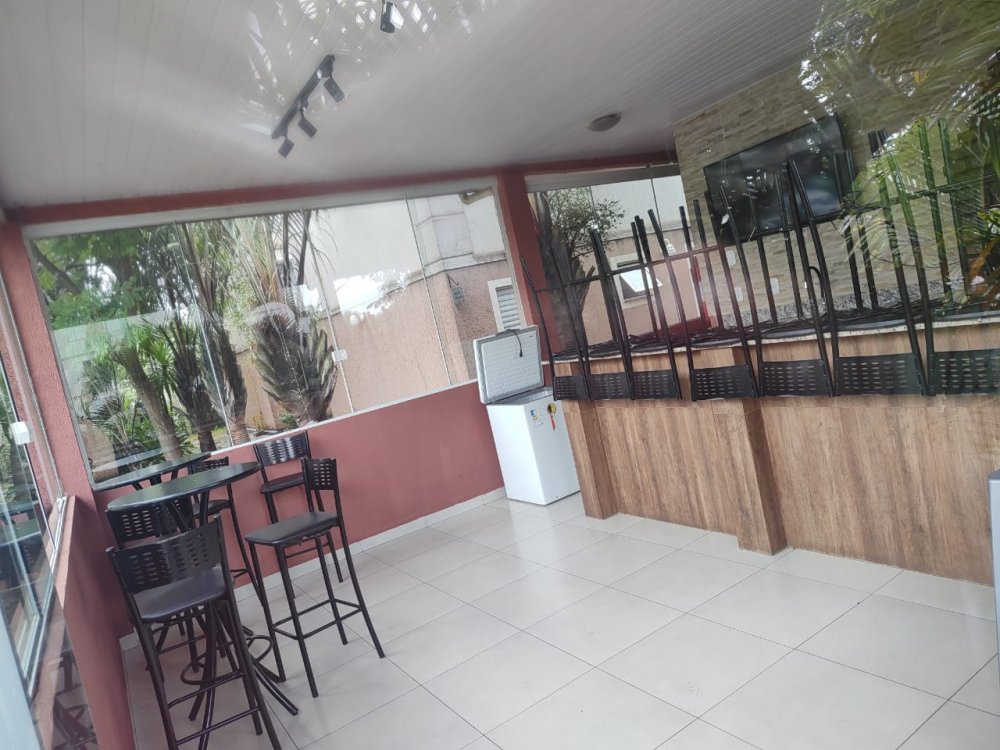 Espa�o gourmet todo equipado com mesa, cadeiras e tbm oferece dois banheiros