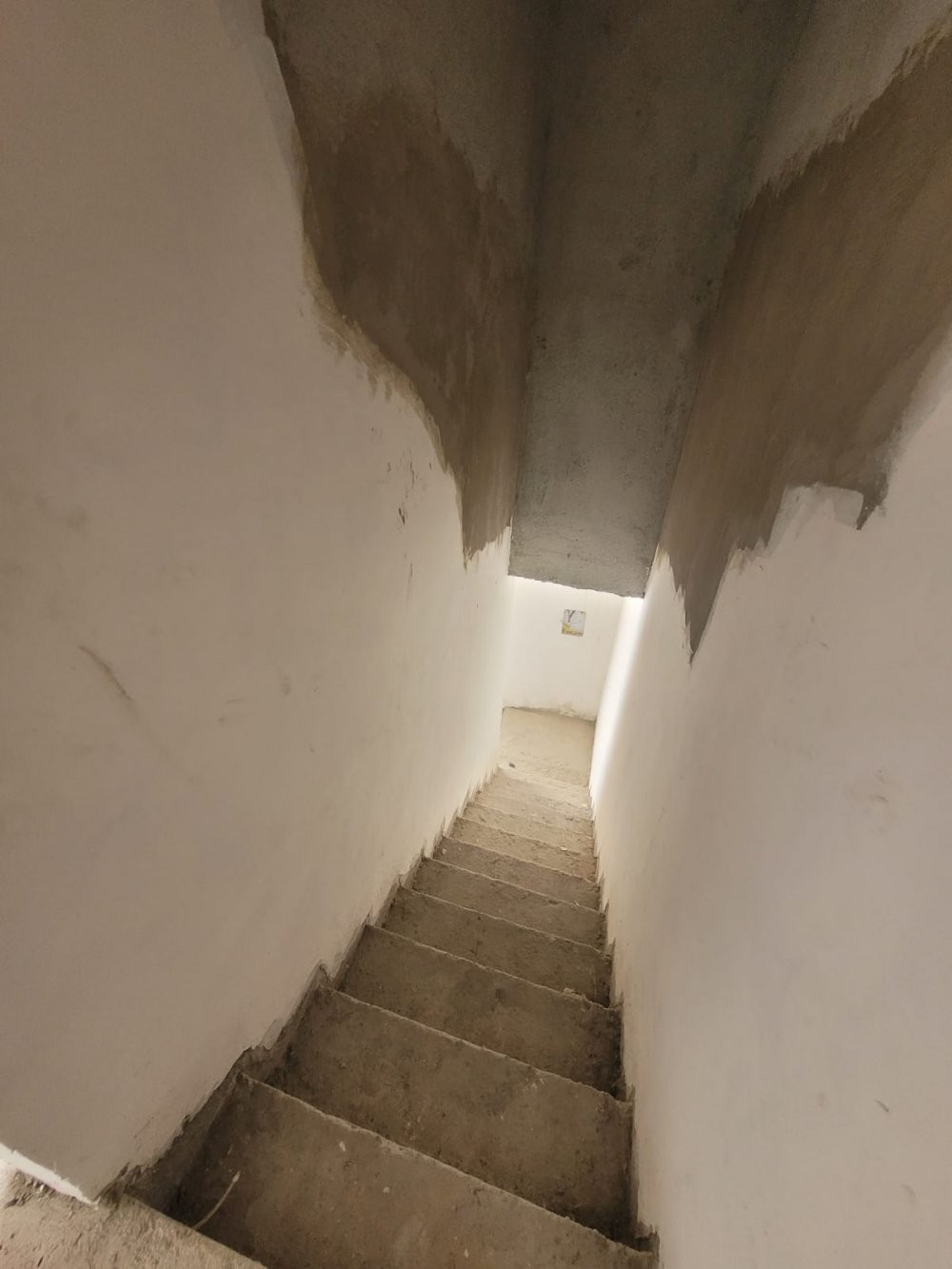 Escada que d� acesso aos dormit�rios no ultimo piso