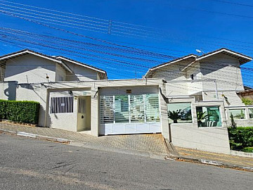 Sobrado em Condom�nio � Venda