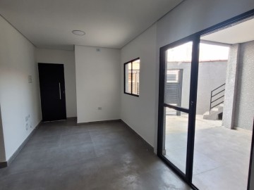 Sala e cozinha em ambiente aberto do apto trreo