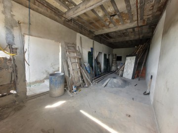 Garagem com duas vagas para automveis grandes